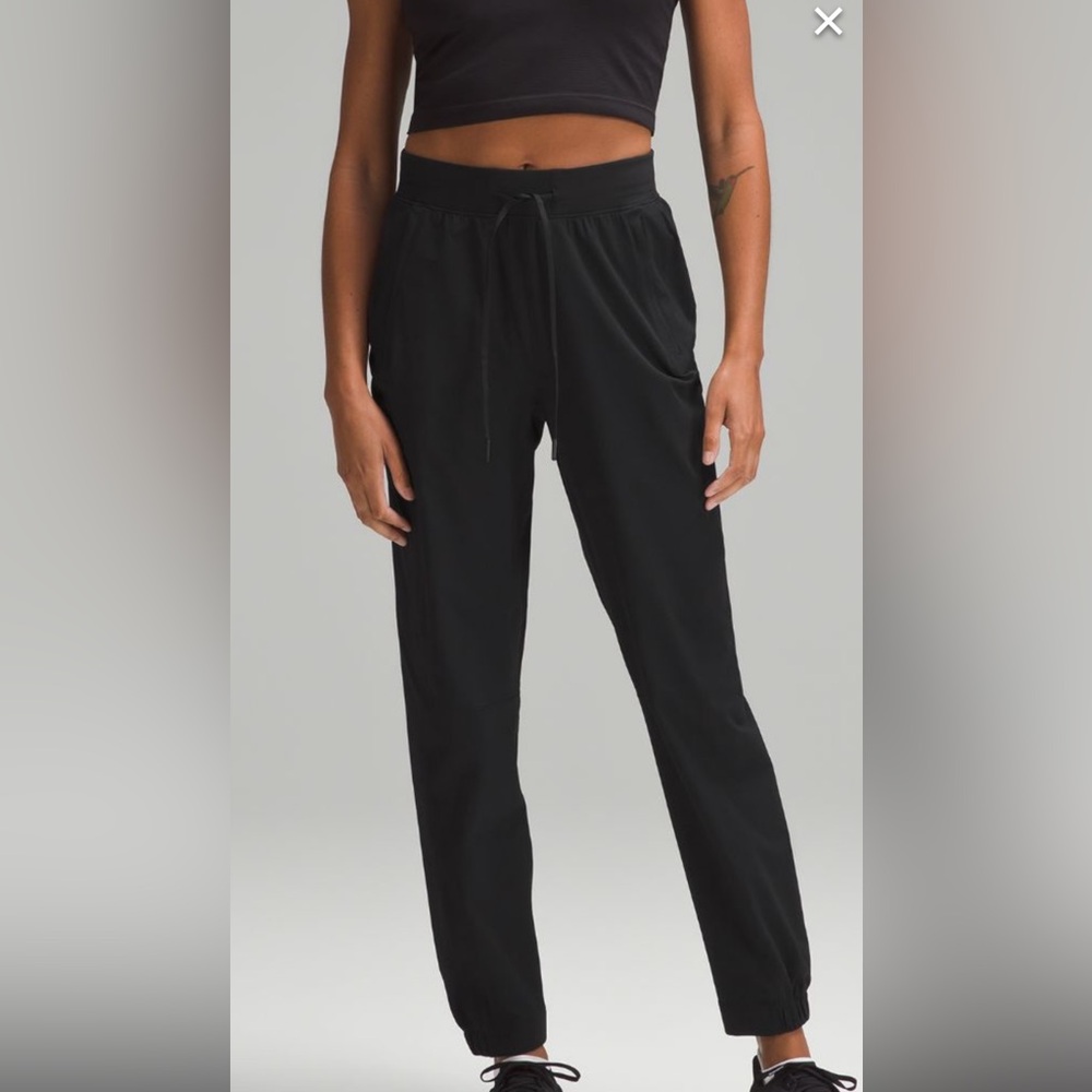 Lululemon train women’s black joggers size 10